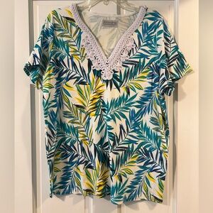 women’s tropical tee size m